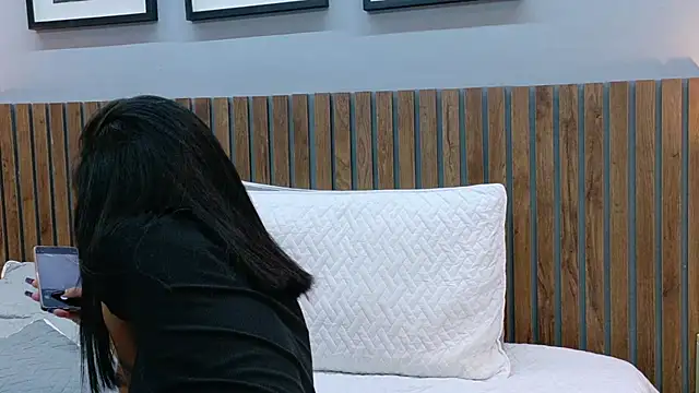 Snapshot of luna_roja25 chatting on February 2, 1:32 pm luna roja25 online show from February 2, 1:32 pm