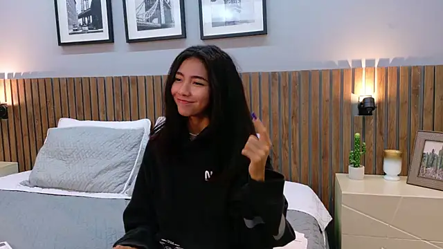 Snapshot of luna_roja25 chatting on February 3, 1:27 pm luna roja25 online show from February 3, 1:27 pm