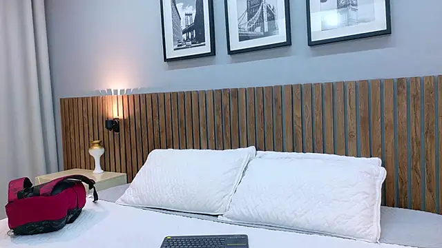 Snapshot of luna_roja25 chatting on February 10, 2:43 pm luna roja25 online show from February 10, 2:43 pm