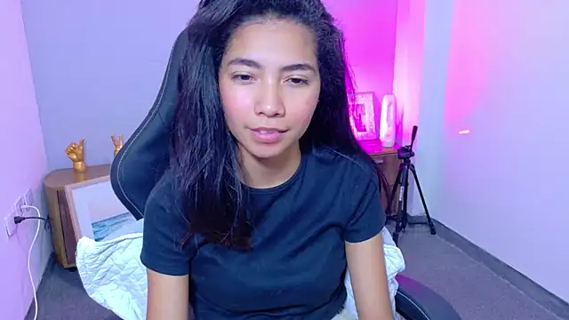 Snapshot of luna_roja25 chatting on February 11, 1:38 pm luna roja25 online show from February 11, 1:38 pm