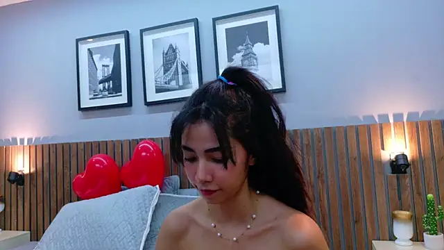 Snapshot of luna_roja25 chatting on February 18, 12:56 pm luna roja25 online show from February 18, 12:56 pm