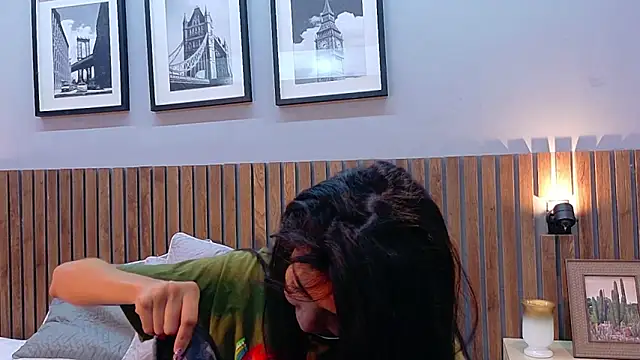 Snapshot of luna_roja25 chatting on February 26, 12:59 pm luna roja25 online show from February 26, 12:59 pm