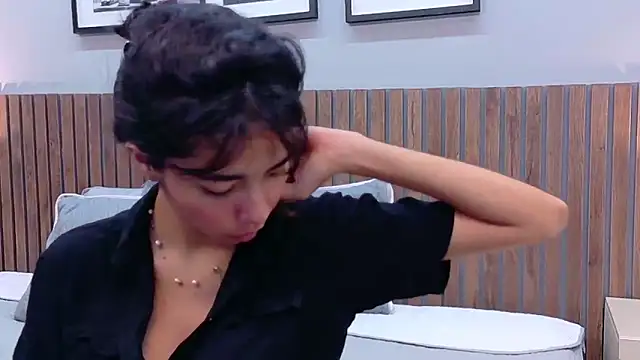 Snapshot of luna_roja25 chatting on March 3, 12:44 pm luna roja25 online show from March 3, 12:44 pm