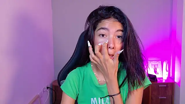 Snapshot of luna_roja25 chatting on March 16, 12:42 pm luna roja25 online show from March 16, 12:42 pm