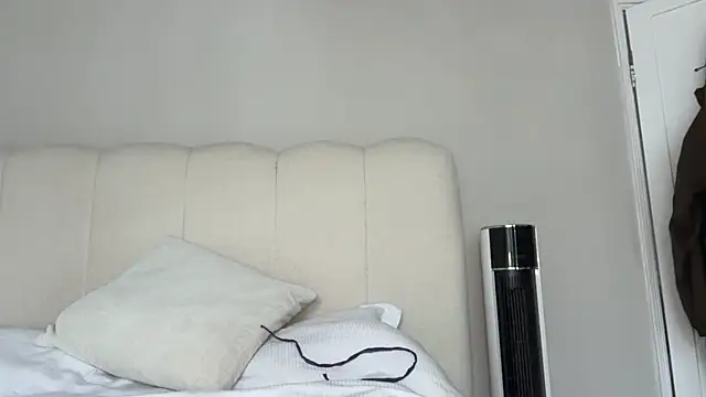 KayleeBella online show from April 2, 9:51 am