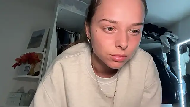 KayleeBella online show from April 7, 8:53 pm