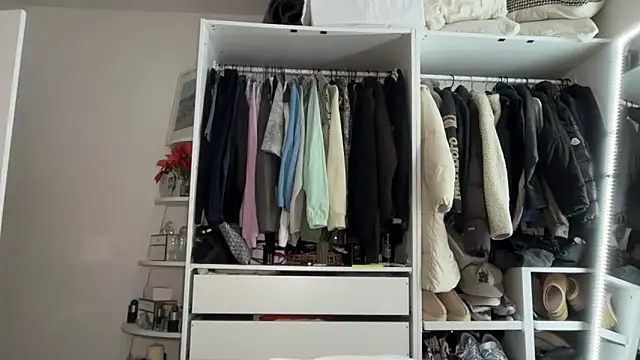 KayleeBella online show from April 27, 7:01 pm