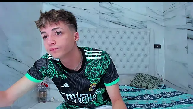 Ari and Storm online show from November 22, 1:10 pm