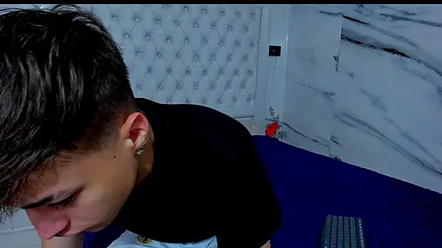 Ari and Storm online show from November 29, 1:47 pm