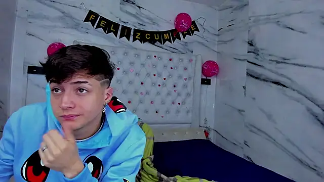 Ari and Storm online show from March 8, 1:37 pm