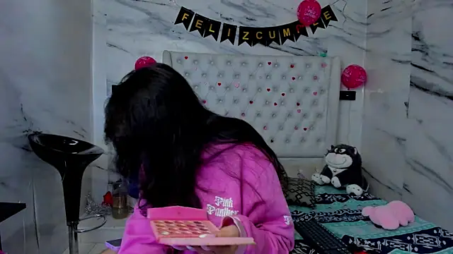 Ari and Storm online show from April 4, 1:52 pm