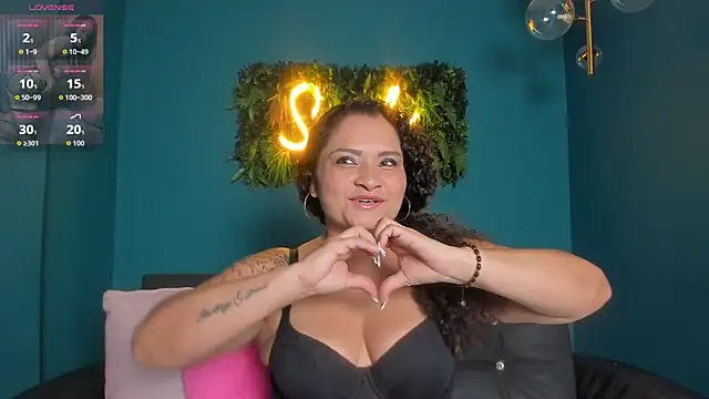 Snapshot of Nataliescott chatting on December 14, 3:45 am Nataliescott online show from December 14, 3:45 am