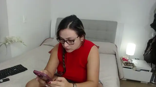 sophie lopez1 online show from December 3, 11:47 pm