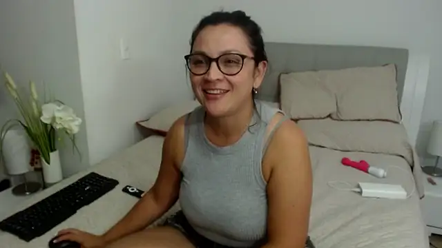 sophie lopez1 online show from December 19, 3:46 am