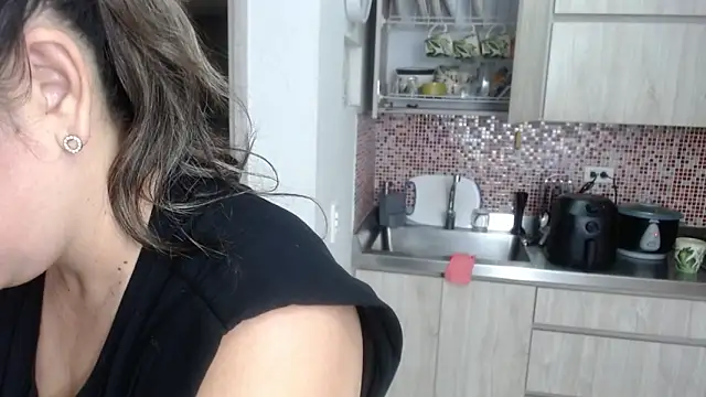 Snapshot of sophie_lopez1 chatting on June 3, 6:02 pm sophie lopez1 online show from June 3, 6:02 pm