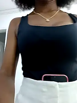 Snapshot of AmiraMorgan chatting on October 7, 3:04 am AmiraMorgan online show from October 7, 3:04 am