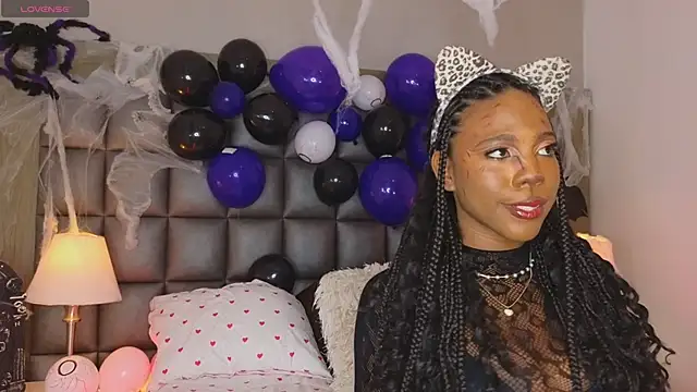 Snapshot of AmiraMorgan chatting on November 1, 5:09 am AmiraMorgan online show from November 1, 5:09 am