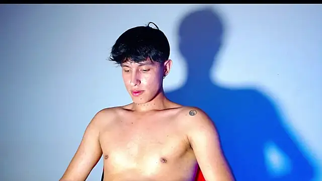 rowanbigboy23 online show from December 5, 3:04 am