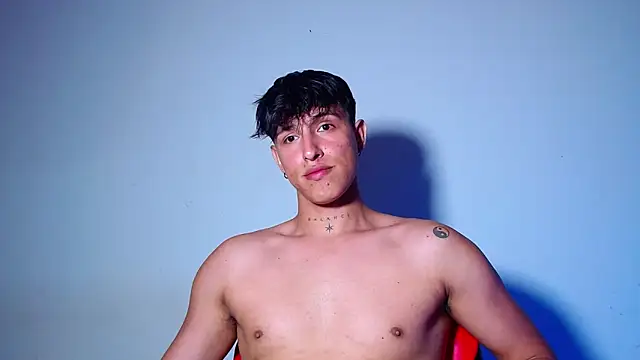 rowanbigboy23 online show from May 5, 1:13 am