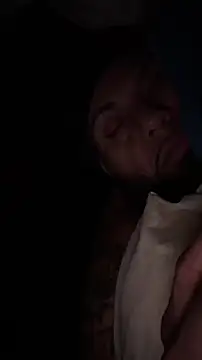 Snapshot of Lunablu13 chatting on December 15, 4:39 am Lunablu13 online show from December 15, 4:39 am