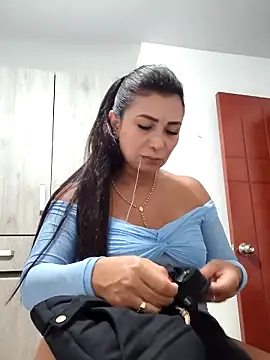 Snapshot of mia_mancinii chatting on May 14, 1:12 am mia mancinii online show from May 14, 1:12 am