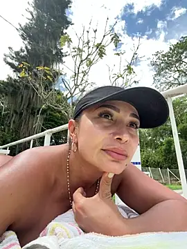 Snapshot of mia_mancinii chatting on June 14, 6:32 pm mia mancinii online show from June 14, 6:32 pm