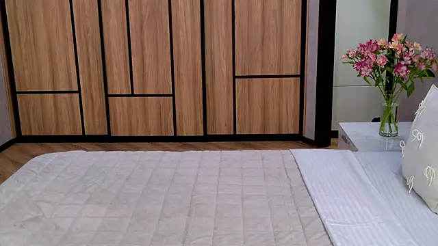 AmadaReine online show from April 13, 4:07 am