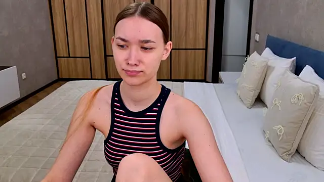 AmadaReine online show from April 21, 4:30 am