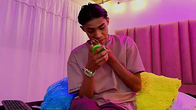 Snapshot of camilo_nom chatting on October 24, 4:09 am camilo nom online show from October 24, 4:09 am