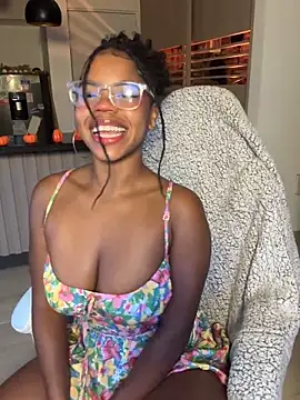 Snapshot of Sweet-Jade chatting on October 21, 10:32 pm Sweet-Jade online show from October 21, 10:32 pm