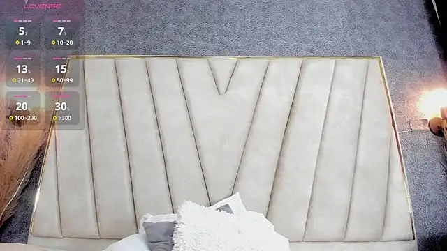 Snapshot of AlyssAlvarado chatting on September 28, 2:39 am AlyssAlvarado online show from September 28, 2:39 am