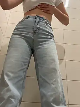 Cumonmme online show from November 8, 8:07 pm