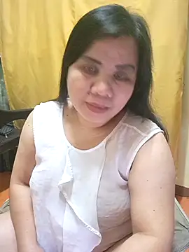 Snapshot of hotlyn45 chatting on October 18, 1:23 pm hotlyn45 online show from October 18, 1:23 pm
