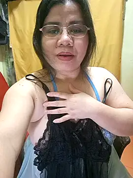 Snapshot of hotlyn45 chatting on October 30, 1:23 pm hotlyn45 online show from October 30, 1:23 pm