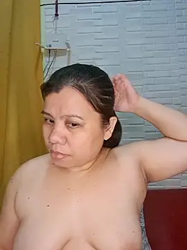 Snapshot of hotlyn45 chatting on February 24, 1:36 am hotlyn45 online show from February 24, 1:36 am