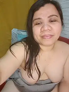 Snapshot of hotlyn45 chatting on February 24, 1:42 pm hotlyn45 online show from February 24, 1:42 pm