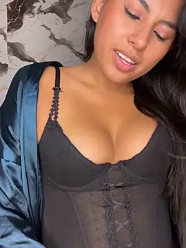 BrunetteBliss69 online show from February 26, 2:43 am