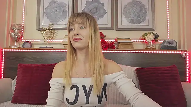 MuseDollX online show from March 25, 8:04 pm