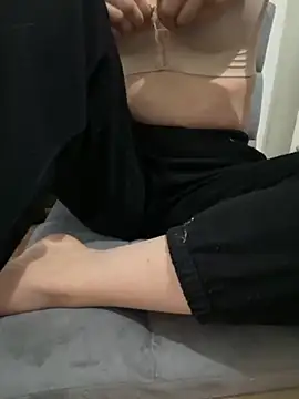 Snapshot of susu_baby chatting on October 31, 7:42 am susu baby online show from October 31, 7:42 am