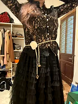 Snapshot of susu_baby chatting on November 23, 5:51 am susu baby online show from November 23, 5:51 am