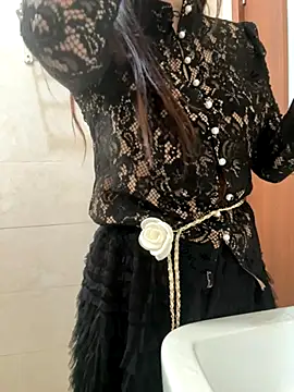 Snapshot of susu_baby chatting on November 24, 1:27 am susu baby online show from November 24, 1:27 am