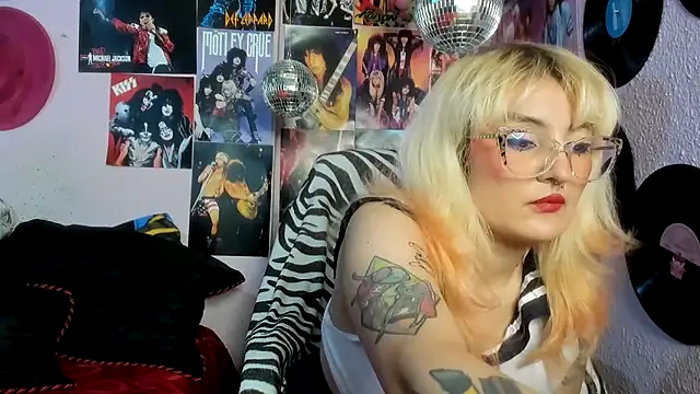 Avril Maria online show from April 18, 11:38 pm