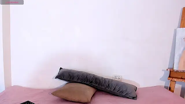 Snapshot of Lia_Rousse0 chatting on October 8, 7:11 pm Lia Rousse0 online show from October 8, 7:11 pm