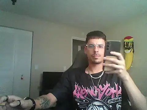 Snapshot of latinosatiro94 chatting on October 2, 11:01 pm latinosatiro94 online show from October 2, 11:01 pm