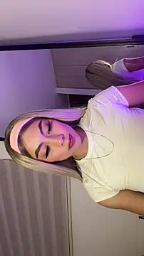 Snapshot of Tessa__Winslow chatting on March 20, 4:50 am Tessa Winslow online show from March 20, 4:50 am
