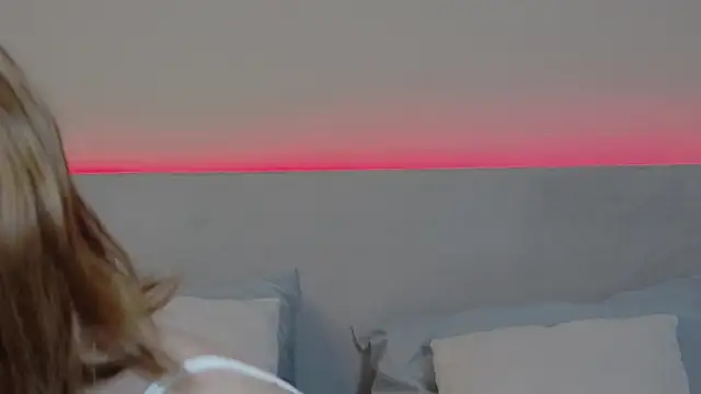 Snapshot of MarianeSun chatting on June 26, 3:44 am MarianeSun online show from June 26, 3:44 am