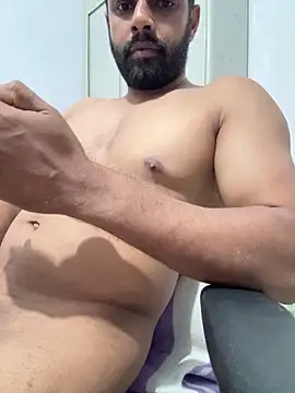 Vineeth3906 online show from June 15, 9:06 pm