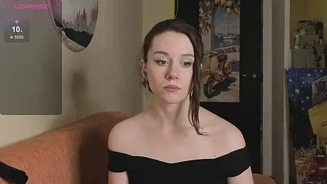 Snapshot of SkyHelen chatting on April 1, 3:31 pm SkyHelen online show from April 1, 3:31 pm