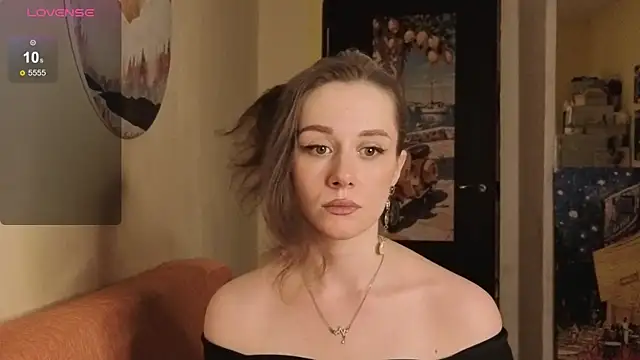 Snapshot of SkyHelen chatting on April 12, 3:39 pm SkyHelen online show from April 12, 3:39 pm