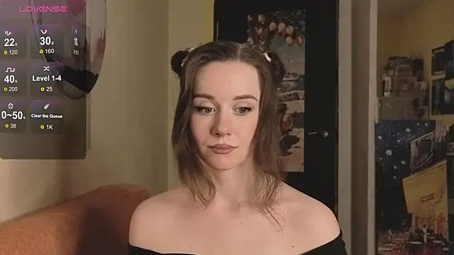 Snapshot of SkyHelen chatting on April 13, 4:01 pm SkyHelen online show from April 13, 4:01 pm
